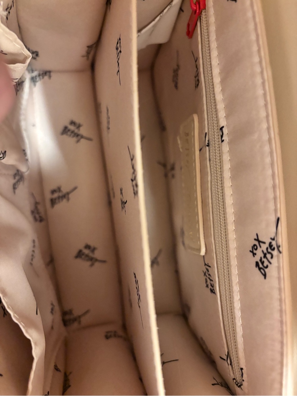 🎉BOGO 1/2🎉 Betsey Johnson White Satchel with Red Cherry Charm - Picture 3 of 4